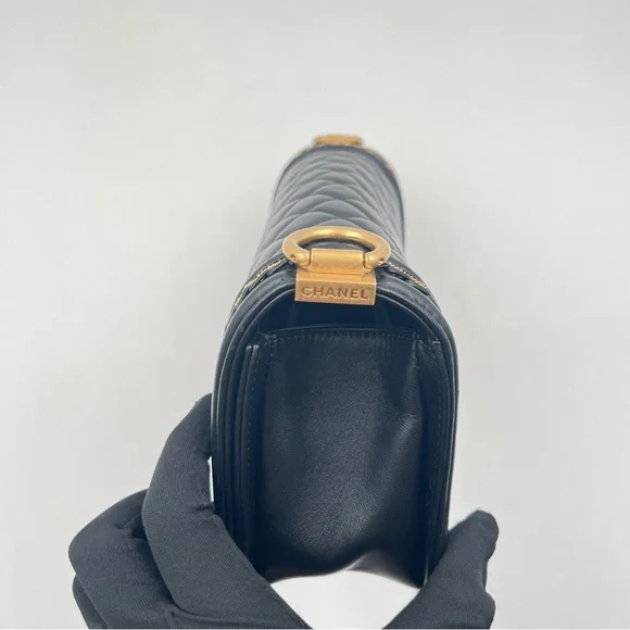 CHANEL Boy CHANEL Medium Flap Bag Black Quilted Lambskin - Picture 10 of 16